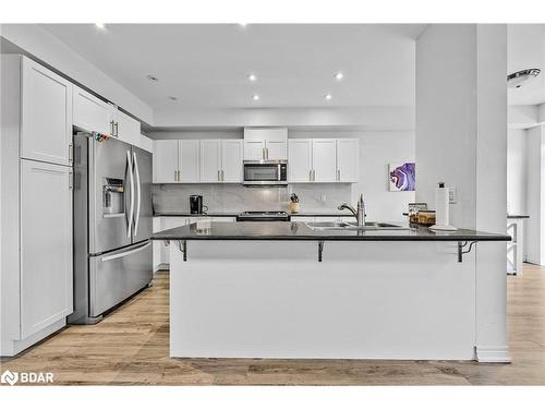 324 East Street Street, Orillia, ON - Indoor Photo Showing Kitchen With Double Sink With Upgraded Kitchen