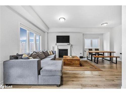 324 East Street Street, Orillia, ON - Indoor Photo Showing Living Room With Fireplace