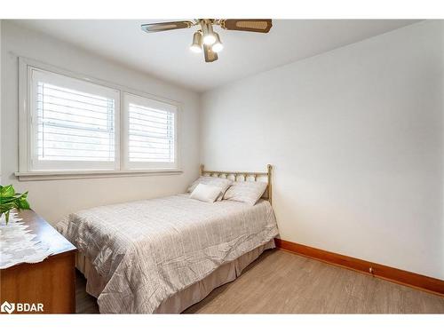 132 Rodney Street, Barrie, ON - Indoor Photo Showing Bedroom