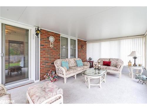 132 Rodney Street, Barrie, ON - Indoor Photo Showing Living Room