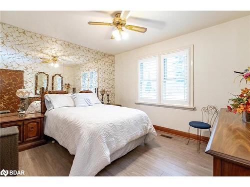 132 Rodney Street, Barrie, ON - Indoor Photo Showing Bedroom