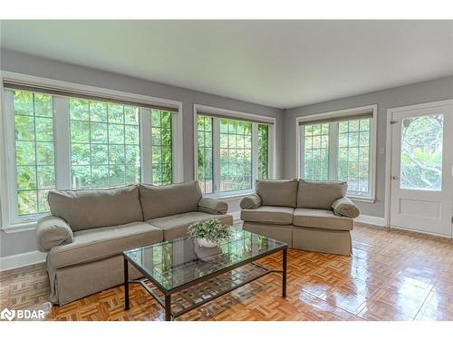 9 Orchard Drive, Barrie, ON - Indoor Photo Showing Living Room