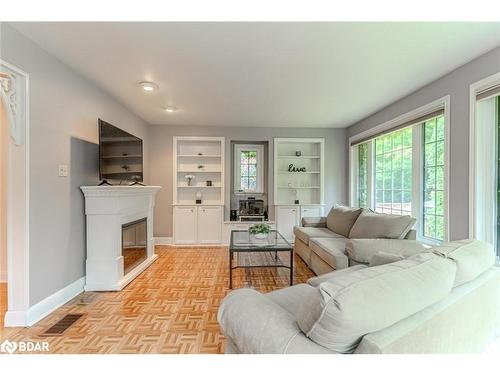 9 Orchard Drive, Barrie, ON - Indoor Photo Showing Living Room