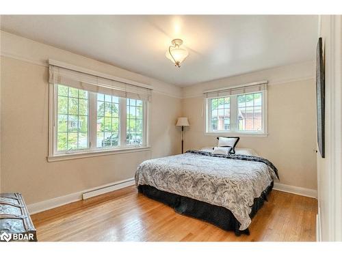 9 Orchard Drive, Barrie, ON - Indoor Photo Showing Bedroom