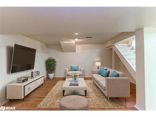 9 Orchard Drive, Barrie, ON - Indoor Photo Showing Living Room