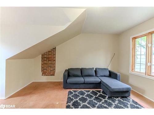 9 Orchard Drive, Barrie, ON - Indoor Photo Showing Living Room