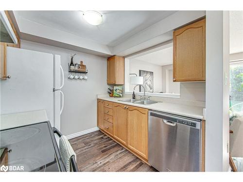 7 Mccausland Court, Barrie, ON - Indoor Photo Showing Kitchen With Double Sink