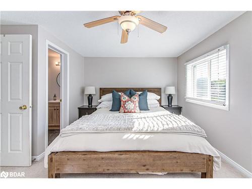 7 Mccausland Court, Barrie, ON - Indoor Photo Showing Bedroom