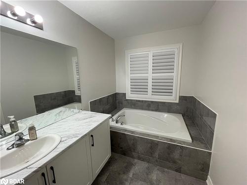 7 Churchlea Mews, Orillia, ON - Indoor Photo Showing Bathroom