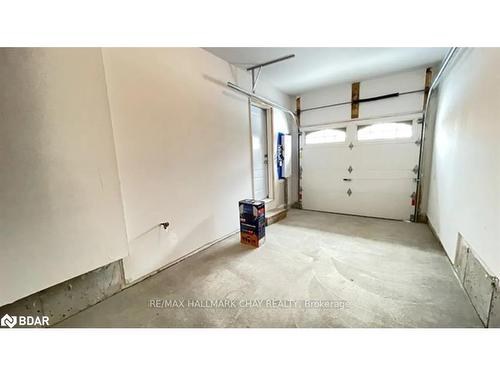 7 Churchlea Mews, Orillia, ON - Indoor Photo Showing Garage