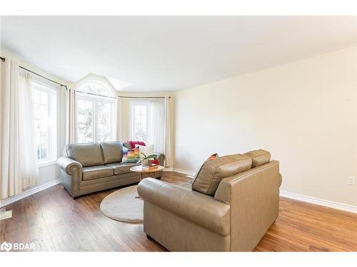 37 Player Drive, Barrie, ON - Indoor Photo Showing Living Room