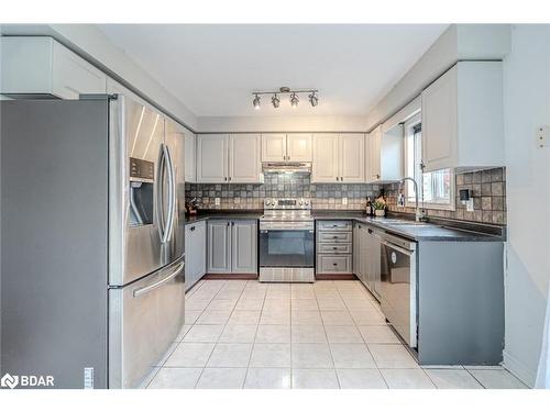 20 Jagges Drive, Barrie, ON - Indoor Photo Showing Kitchen With Stainless Steel Kitchen