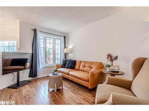 20 Jagges Drive, Barrie, ON - Indoor Photo Showing Living Room