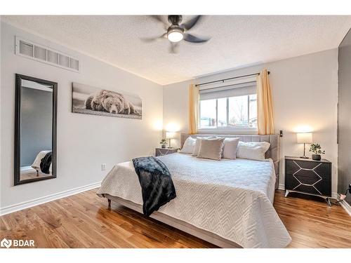 20 Jagges Drive, Barrie, ON - Indoor Photo Showing Bedroom