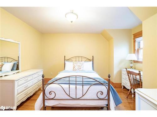 805 Eastdale Drive, Wasaga Beach, ON - Indoor Photo Showing Bedroom