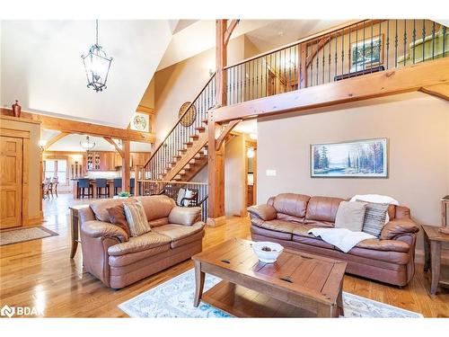 805 Eastdale Drive, Wasaga Beach, ON - Indoor Photo Showing Living Room