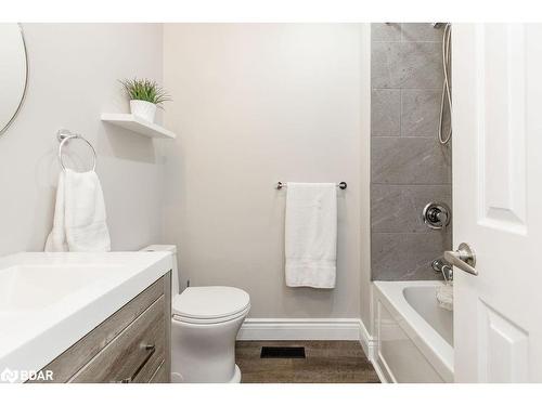 279 Anne Street N, Barrie, ON - Indoor Photo Showing Bathroom