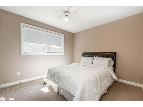 279 Anne Street N, Barrie, ON - Indoor Photo Showing Bedroom