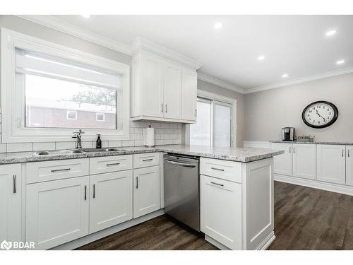 279 Anne Street N, Barrie, ON - Indoor Photo Showing Kitchen With Upgraded Kitchen