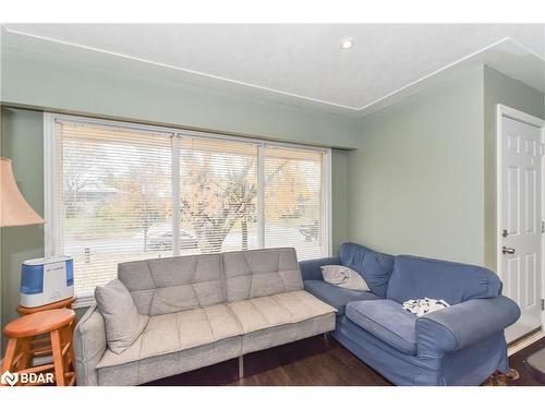 45 High Street, Waterloo, ON - Indoor Photo Showing Living Room