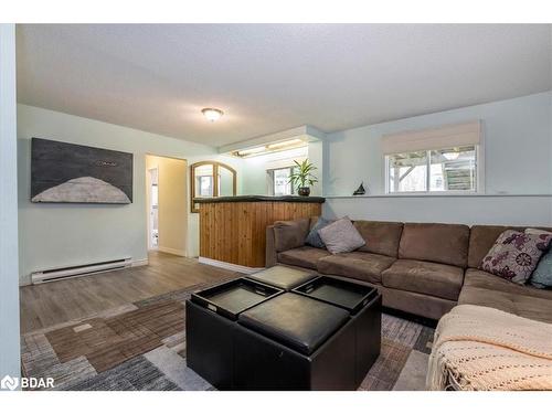 23 Brennan Avenue, Barrie, ON - Indoor Photo Showing Living Room