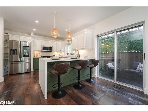 20 Highland Avenue, Barrie, ON - Indoor Photo Showing Kitchen With Upgraded Kitchen