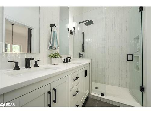 20 Highland Avenue, Barrie, ON - Indoor Photo Showing Bathroom