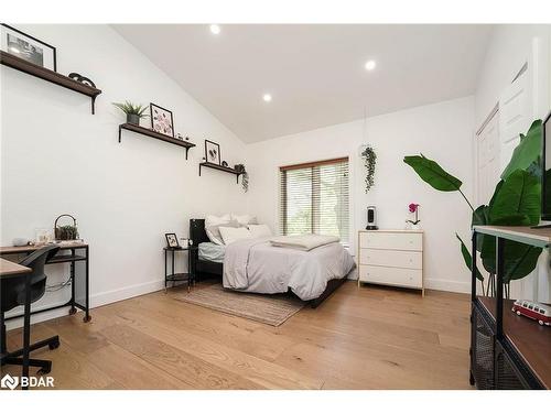 20 Highland Avenue, Barrie, ON - Indoor Photo Showing Bedroom