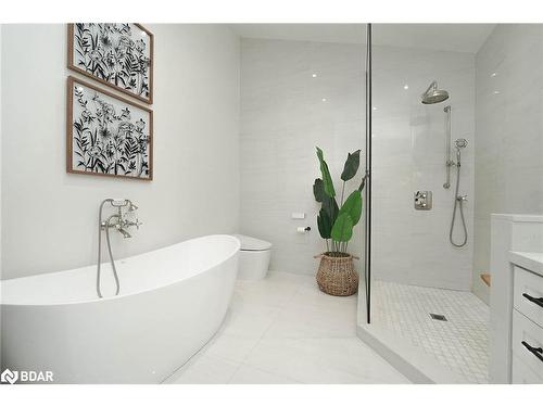 20 Highland Avenue, Barrie, ON - Indoor Photo Showing Bathroom