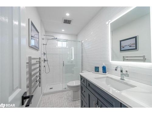 22 Cloughley Drive, Barrie, ON - Indoor Photo Showing Bathroom