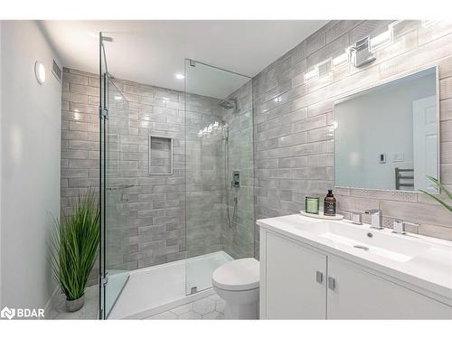 22 Cloughley Drive, Barrie, ON - Indoor Photo Showing Bathroom