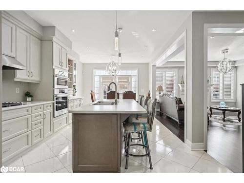 137 Stillwater Crescent, Hamilton, ON - Indoor Photo Showing Kitchen With Upgraded Kitchen