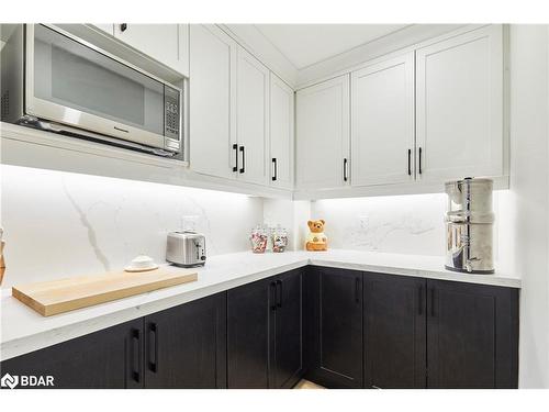 64 Bradley Boulevard, Mitchell'S Corners, ON - Indoor Photo Showing Kitchen