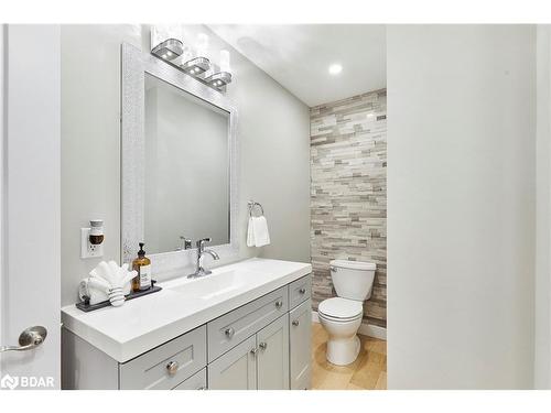 64 Bradley Boulevard, Mitchell'S Corners, ON - Indoor Photo Showing Bathroom