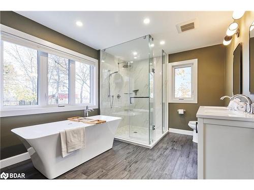 64 Bradley Boulevard, Mitchell'S Corners, ON - Indoor Photo Showing Bathroom