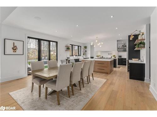 19 Walter James Parkway, Minesing, ON - Indoor Photo Showing Dining Room