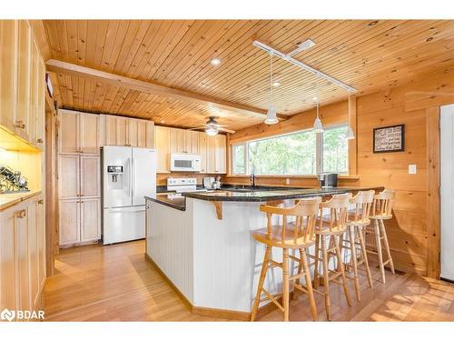 1472 Otter Point Road, Coldwater, ON - Indoor Photo Showing Kitchen