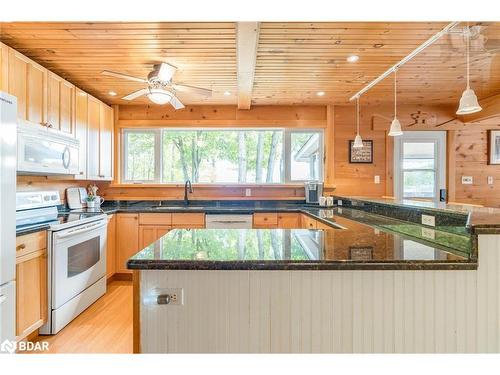 1472 Otter Point Road, Coldwater, ON - Indoor Photo Showing Kitchen