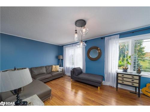 1299 Coleman Crescent, Innisfil, ON - Indoor Photo Showing Living Room