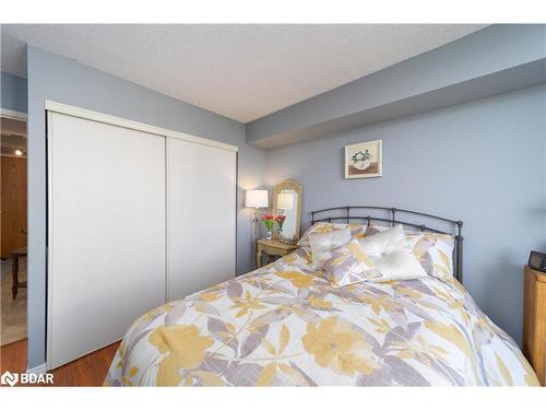 709-75 Ellen Street, Barrie, ON - Indoor Photo Showing Bedroom