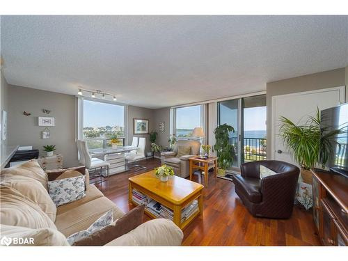 709-75 Ellen Street, Barrie, ON - Indoor Photo Showing Living Room