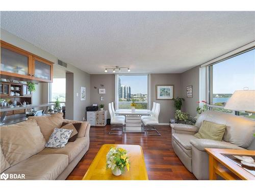 709-75 Ellen Street, Barrie, ON - Indoor Photo Showing Living Room