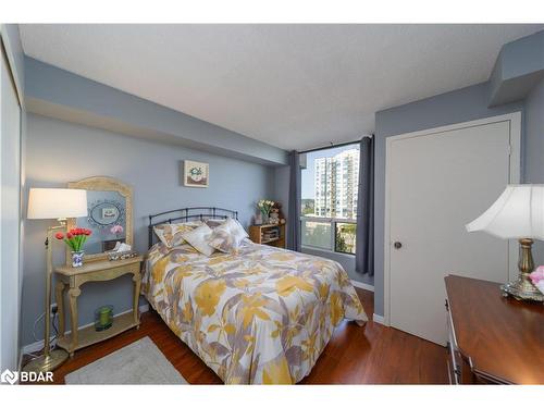 709-75 Ellen Street, Barrie, ON - Indoor Photo Showing Bedroom