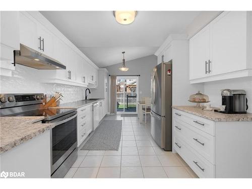 1112 Kell Street, Innisfil, ON - Indoor Photo Showing Kitchen