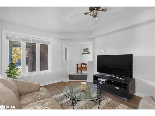 1112 Kell Street, Innisfil, ON - Indoor Photo Showing Living Room