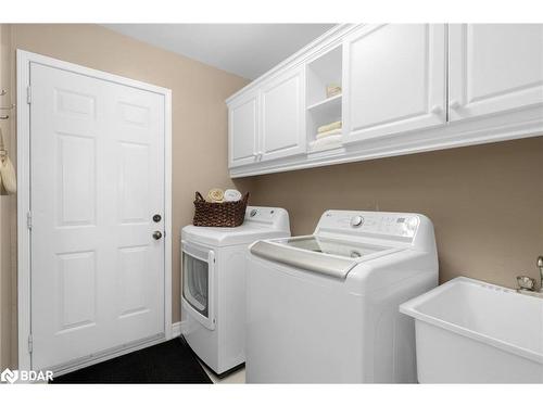 1112 Kell Street, Innisfil, ON - Indoor Photo Showing Laundry Room