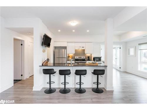 211-8 Culinary Lane, Barrie, ON - Indoor Photo Showing Kitchen