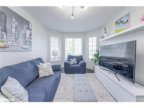 2100 Osbond Road, Innisfil, ON - Indoor Photo Showing Living Room