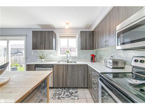 2100 Osbond Road, Innisfil, ON - Indoor Photo Showing Kitchen