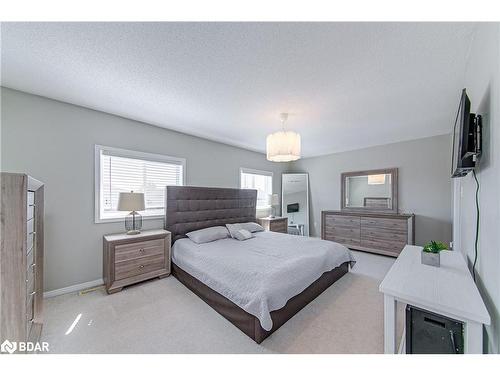 2100 Osbond Road, Innisfil, ON - Indoor Photo Showing Bedroom